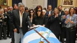 Moyano-en-el-Funeral-de-Kirchner