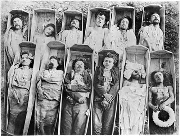 Probably victims of the repression againt the Paris Commune, Père-Lachaise Cemetery, 1871