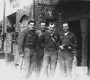 Στο Widdig με τον Engen και άλλους δύο συντρόφους